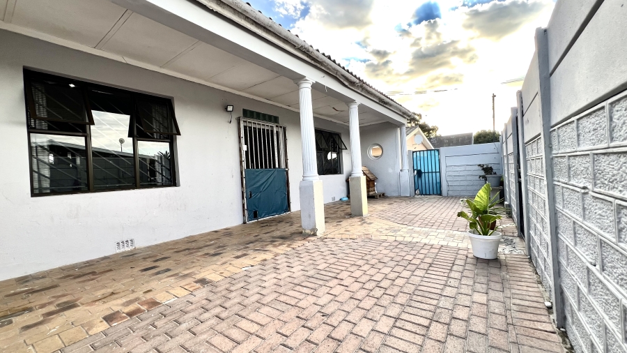 To Let 2 Bedroom Property for Rent in Rugby Western Cape